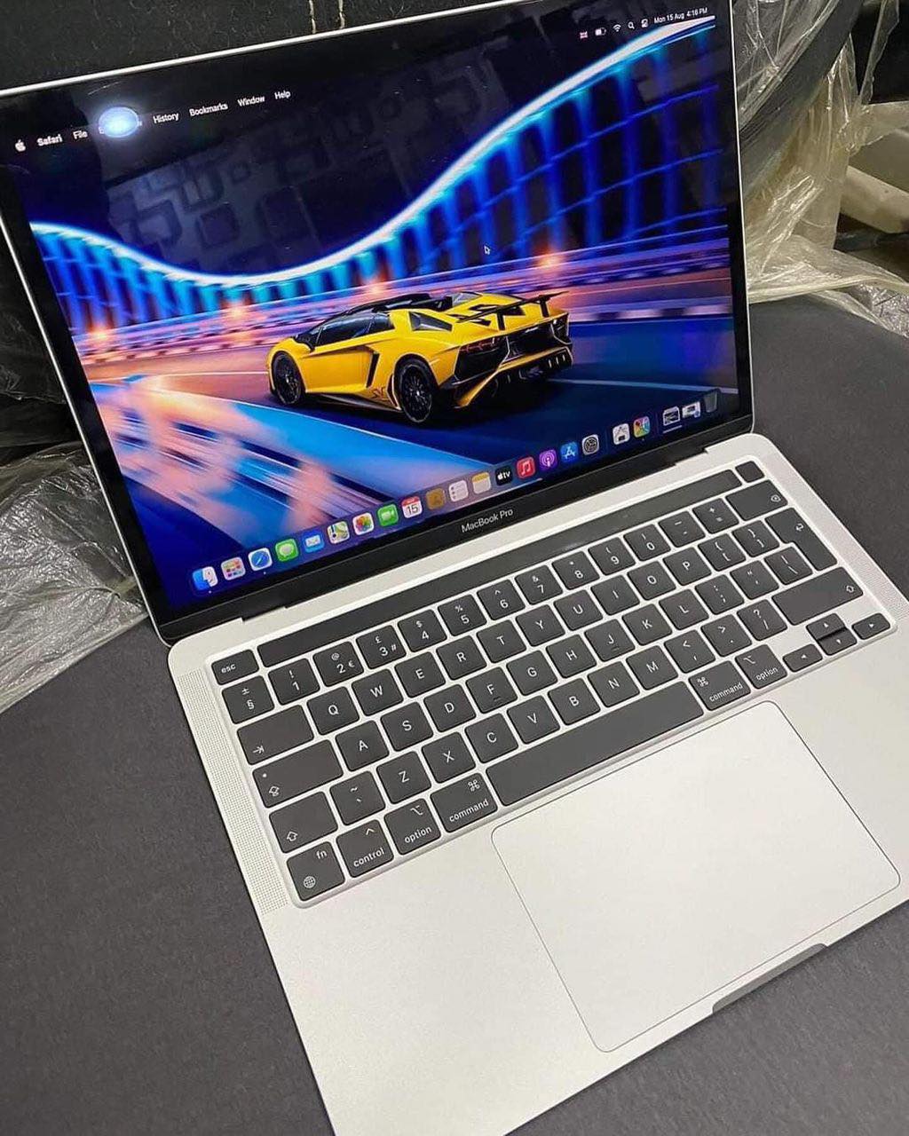 MacBook Pro Touch Bar 2020 Puce M1 Ram 8Go Disque dur SSD 256Go