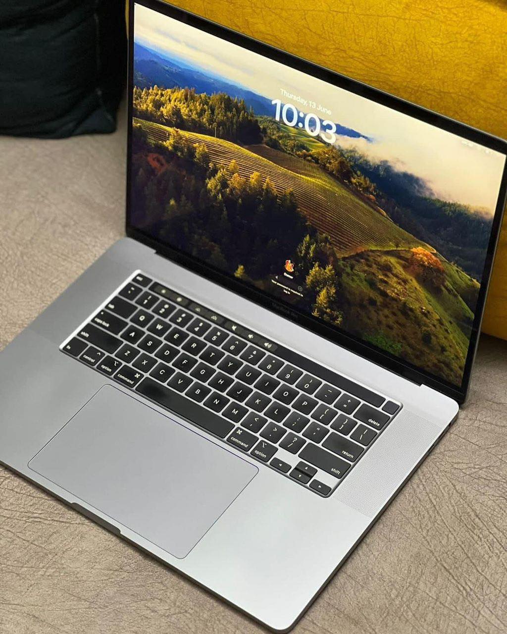 MacBook Pro i9 16 pouces Touch Bar 2019 Ram 16Go disque dur SSD 512Go – Image 3