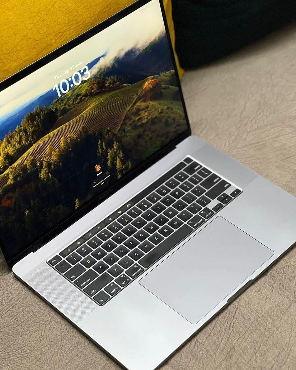MacBook Pro i9 16 pouces Touch Bar 2019 Ram 16Go disque dur SSD 512Go – Image 4